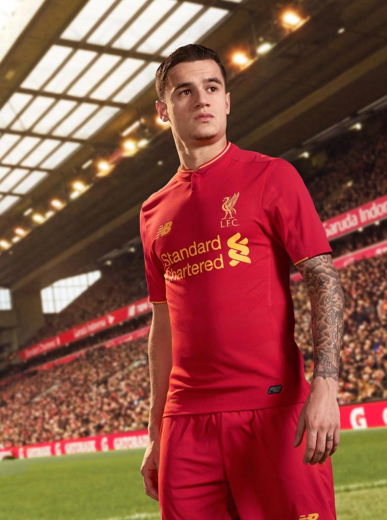 Coutinho avec le maillot de Liverpool 2016-17 New Balance