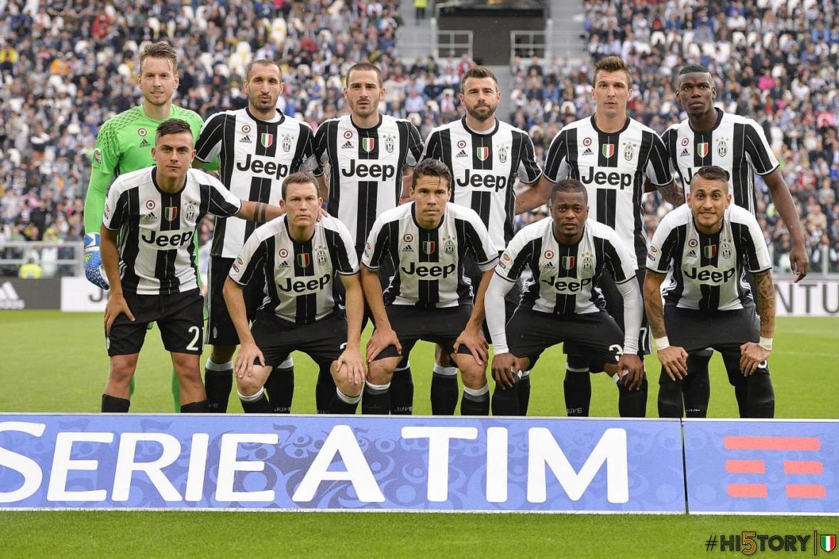 La Juventus avec son maillot domicile 2016-17