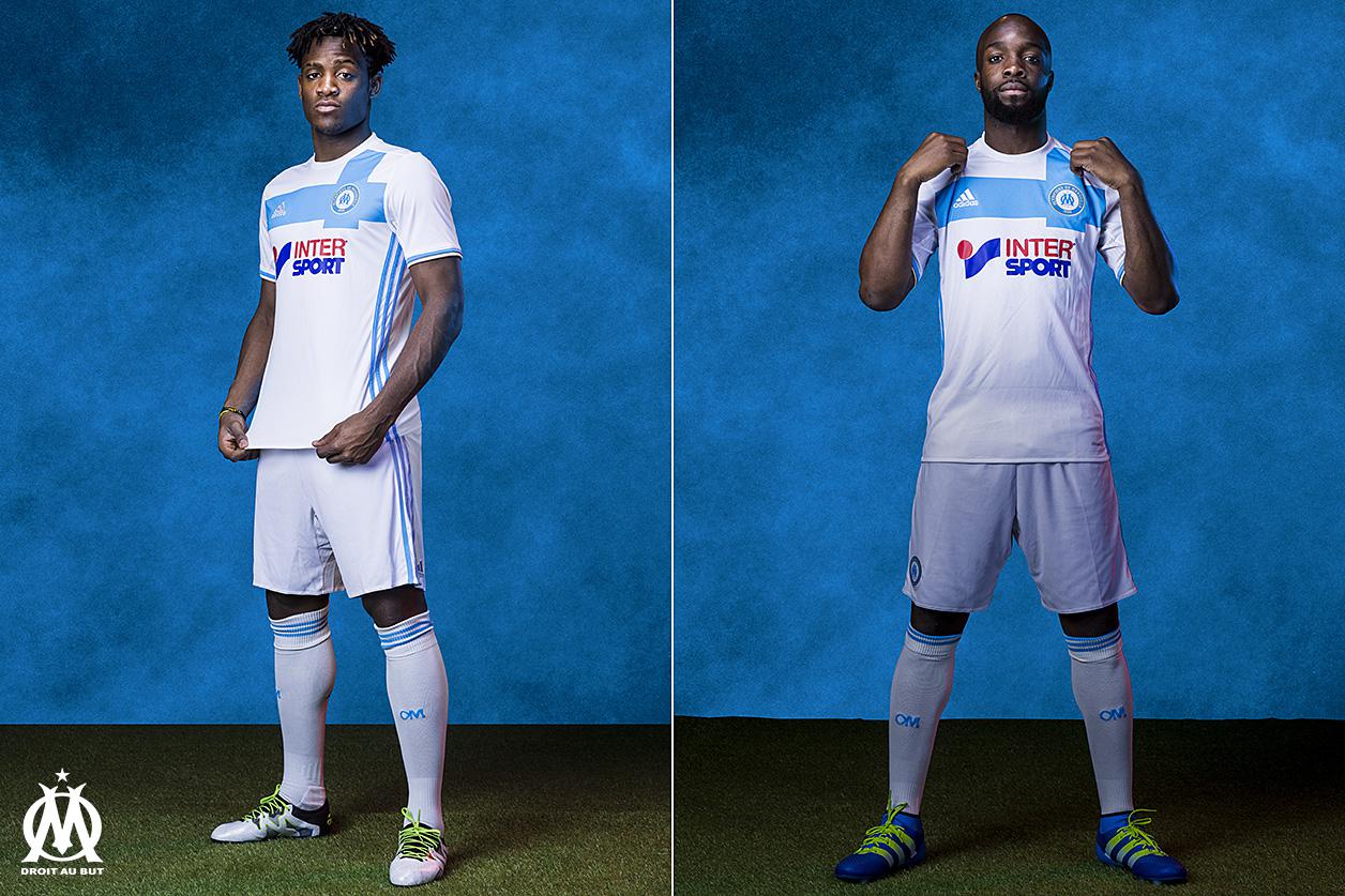 Batshuayi et Diarra avec le maillot domicile de l'OM 2016-17