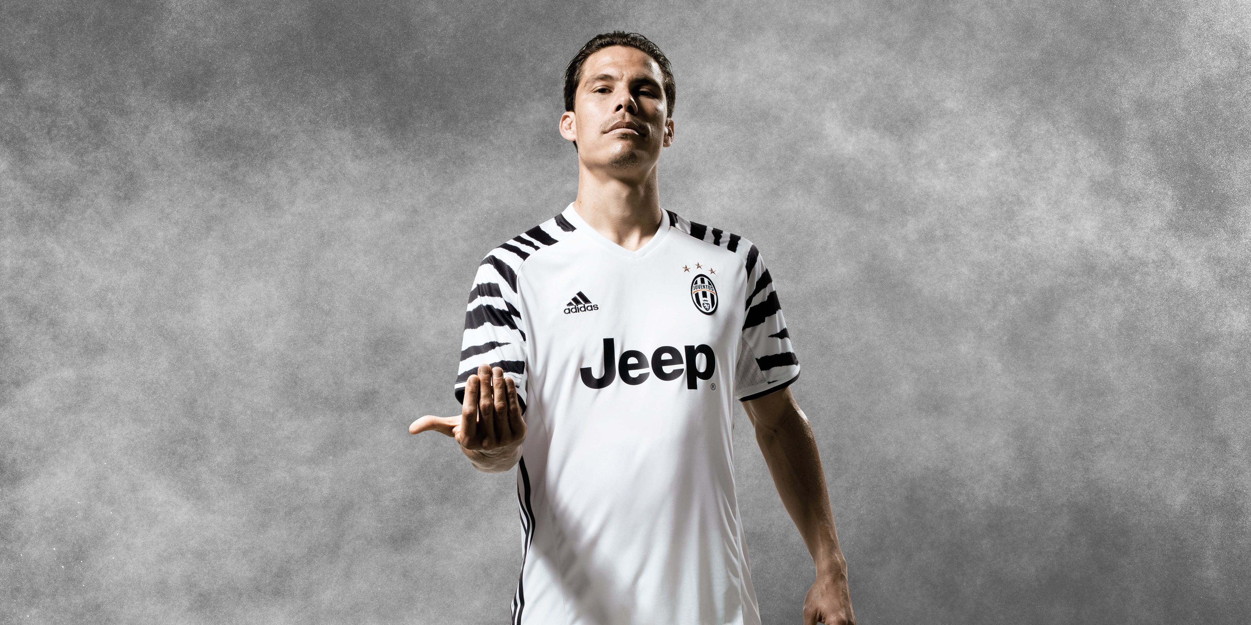 Juve_3rd_Kit_PR_01