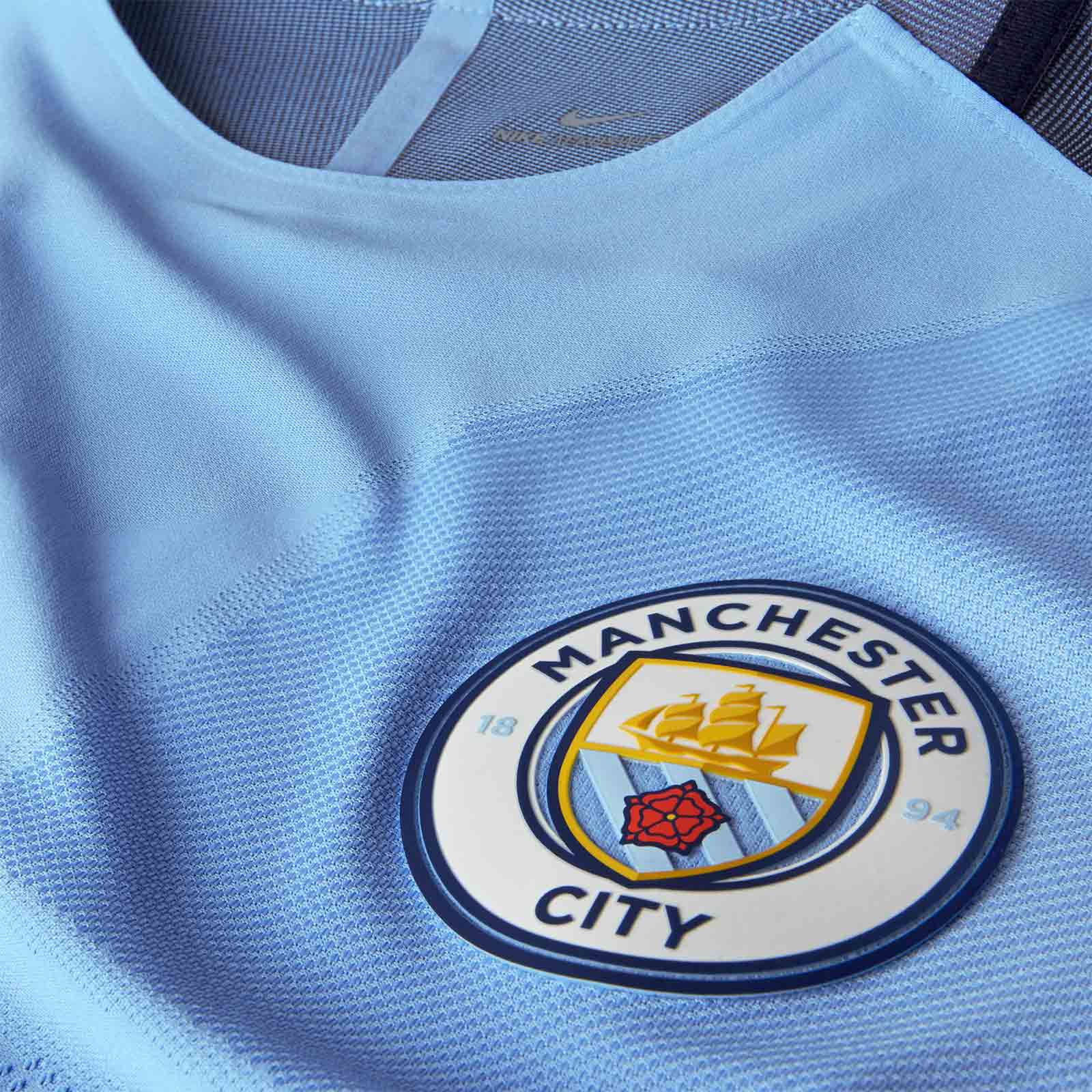 Détail nouveau maillot domicile Manchester City