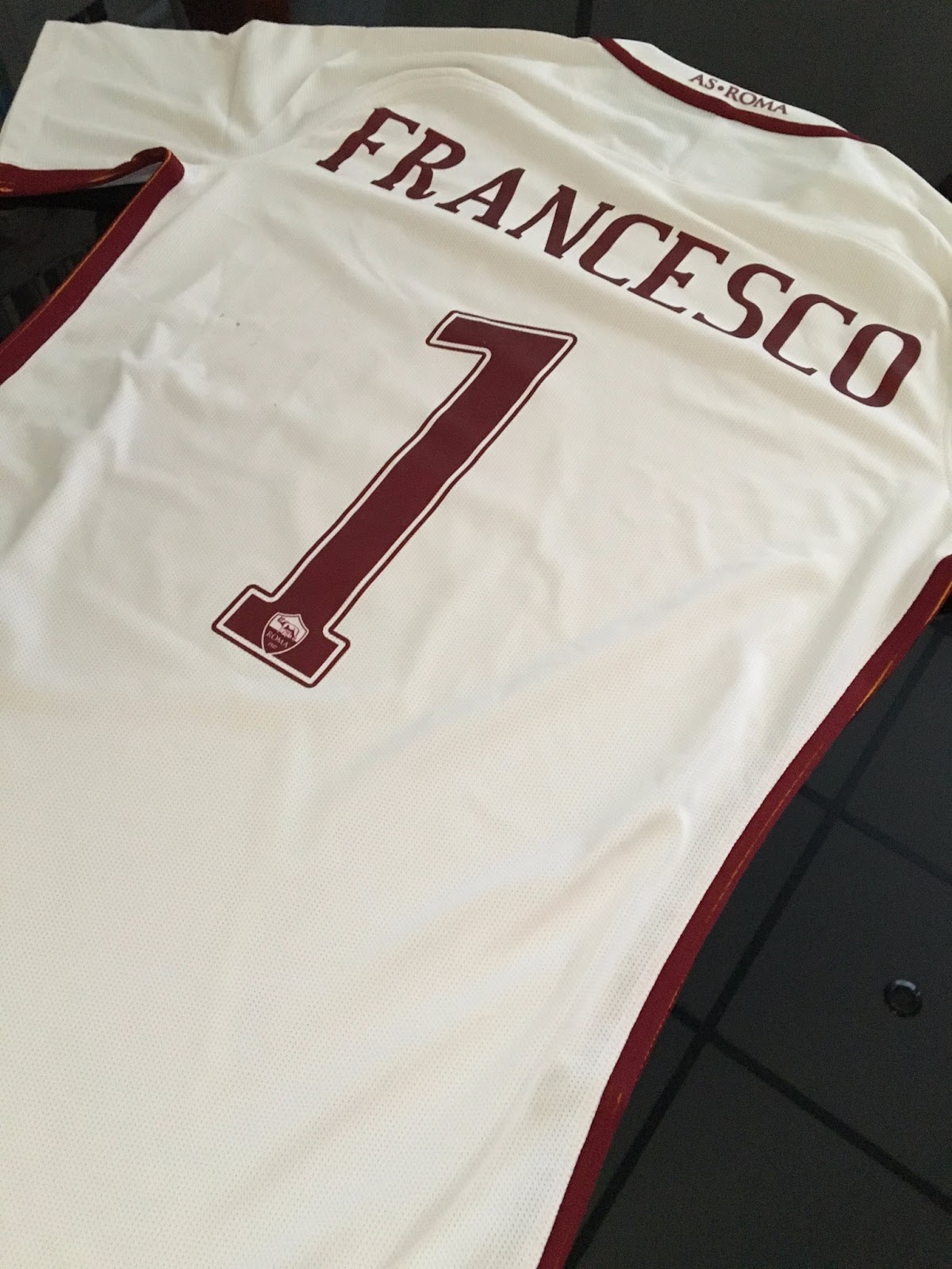 L'AS Roma a offert ce maillot au Pape François