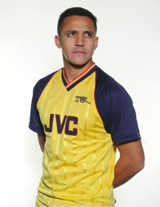 Sanchez et le maillot extérieur d'Arsenal 1988