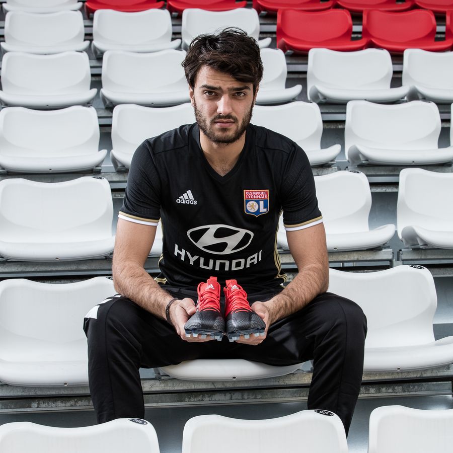 Maillot third OL adidas 2016-17 porté par Clément Grenier