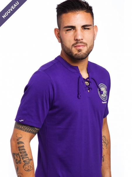 Andy Delort avec le maillot vintage du TFC 